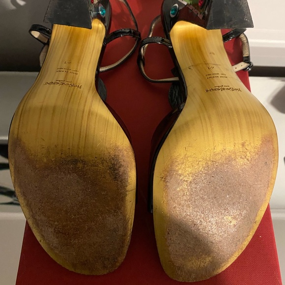 Vintage YSL Patent Leather Jeweled T strap sandals in a size 41. - Picture 9 of 12